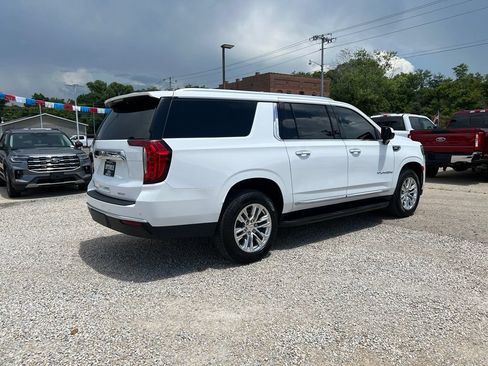 Used 2021 GMC Yukon XL SLT w/ Rear Media and Nav Package AWD/4WD image 8