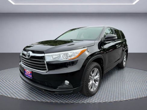 Used 2016 Toyota Highlander Plus AWD/4WD image 2