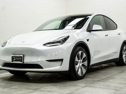 Used 2021 Tesla Model Y Long Range image 6