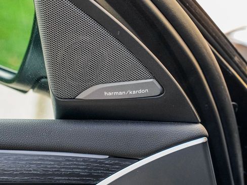 Used 2023 BMW X4 xDrive30i w/ Premium Package image 11