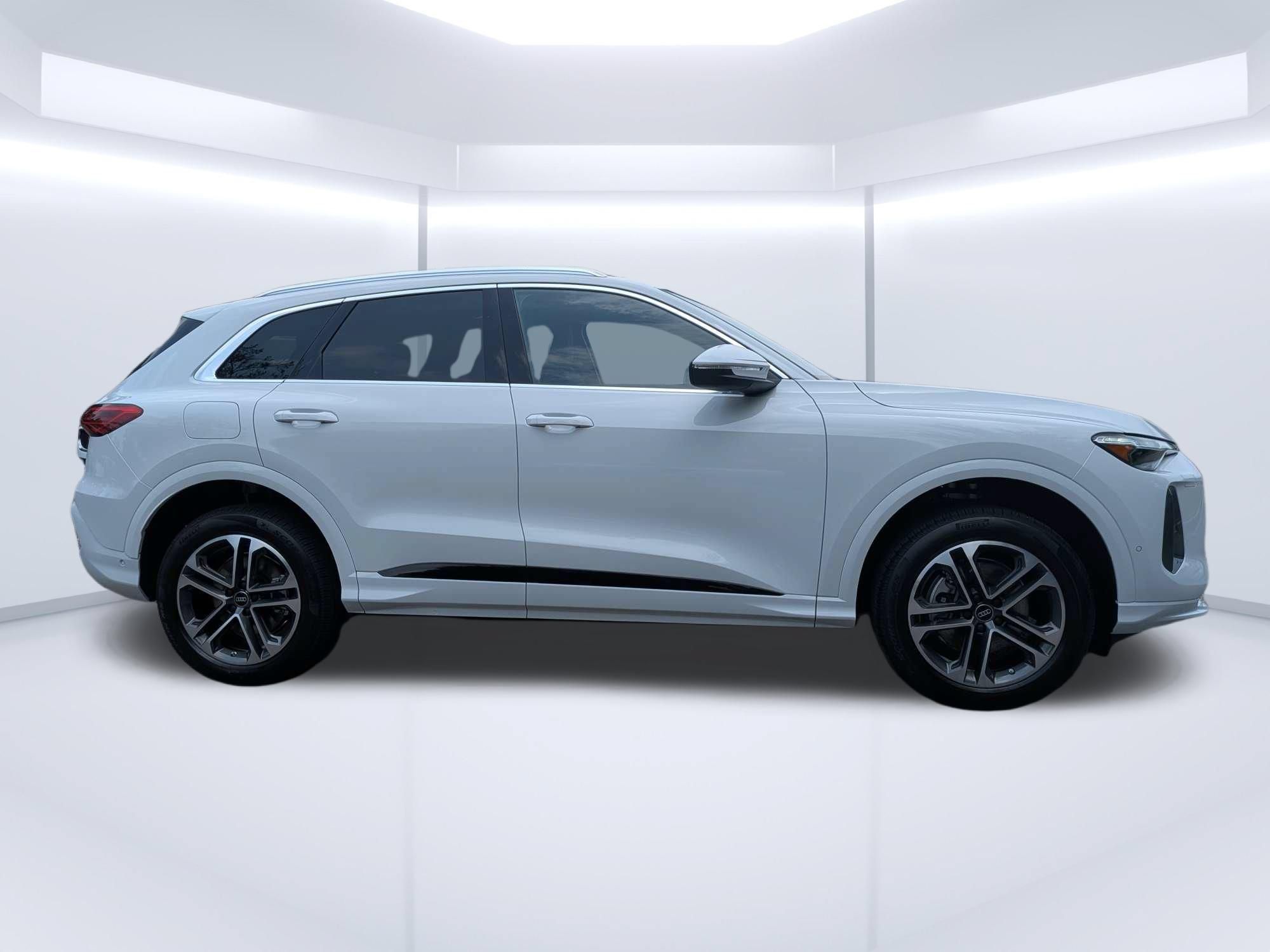 New 2026 Audi Q5 Premium Plus AWD/4WD image 2