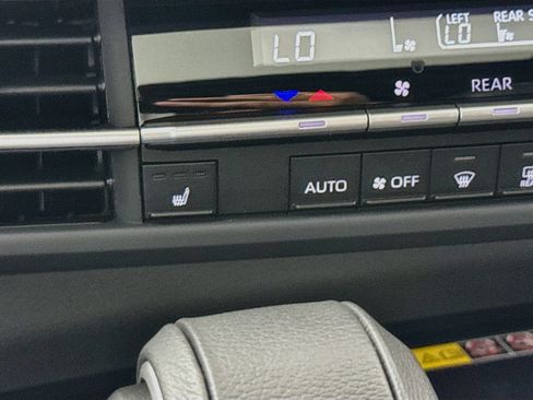 Used 2025 Toyota Sienna XLE Woodland Edition AWD/4WD image 21