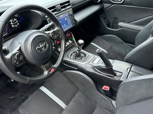 Used 2024 Toyota GR86 Premium image 13