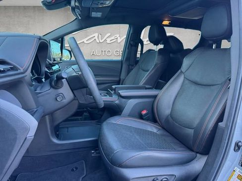 Used 2024 Toyota Sienna XSE image 19