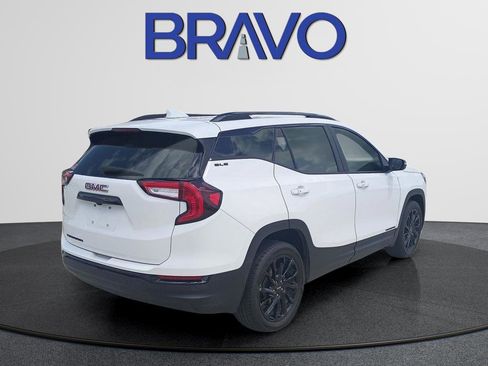 Used 2024 GMC Terrain SLE w/ Driver Convenience Package FWD image 7