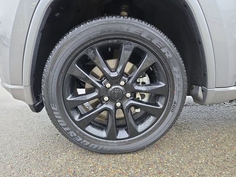 Certified 2021 Jeep Grand Cherokee Laredo X image 10