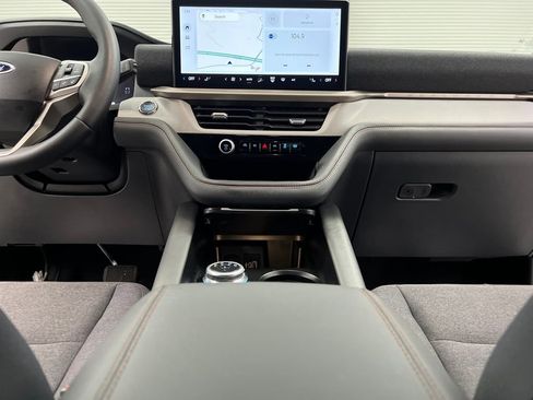 Used 2025 Ford Explorer Active image 43