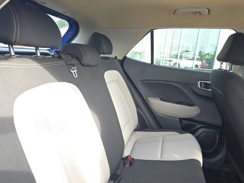 Used 2021 Hyundai Venue SEL FWD image 7