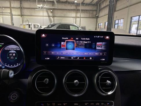 Used 2021 Mercedes-Benz GLC 300 4MATIC w/ Multimedia Package image 7