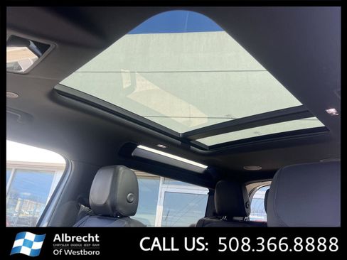 Used 2023 Land Rover Defender 90 SE image 25