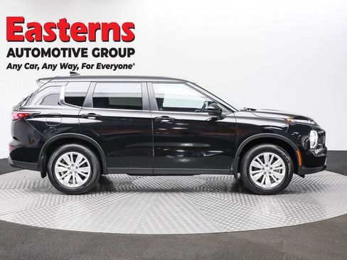 Used 2025 Mitsubishi Outlander ES image 4