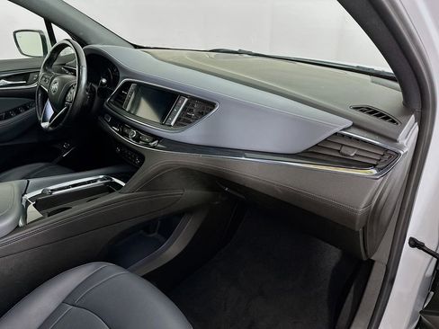 Used 2022 Buick Enclave Essence image 37