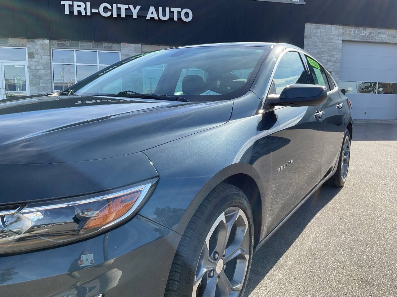 Used 2020 Chevrolet Malibu LT FWD image 2
