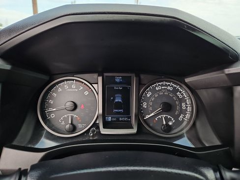 Used 2019 Toyota Tacoma TRD Sport w/ Technology Package AWD/4WD image 28