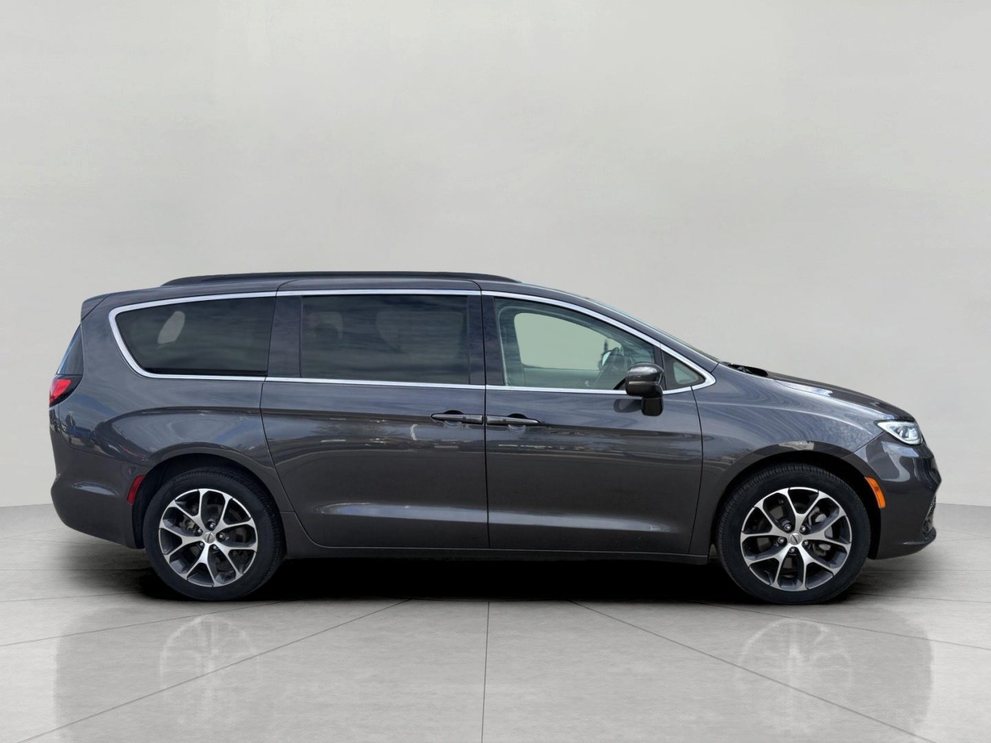 Used 2022 Chrysler Pacifica Touring-L AWD/4WD image 14