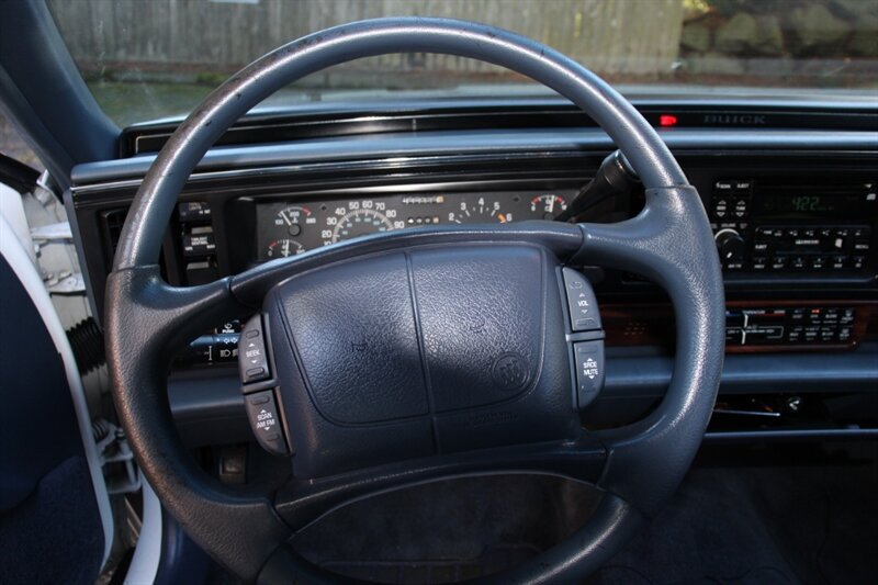 Used 1998 Buick Le Sabre Custom w/ Headliner Lighting Pkg FWD image 16