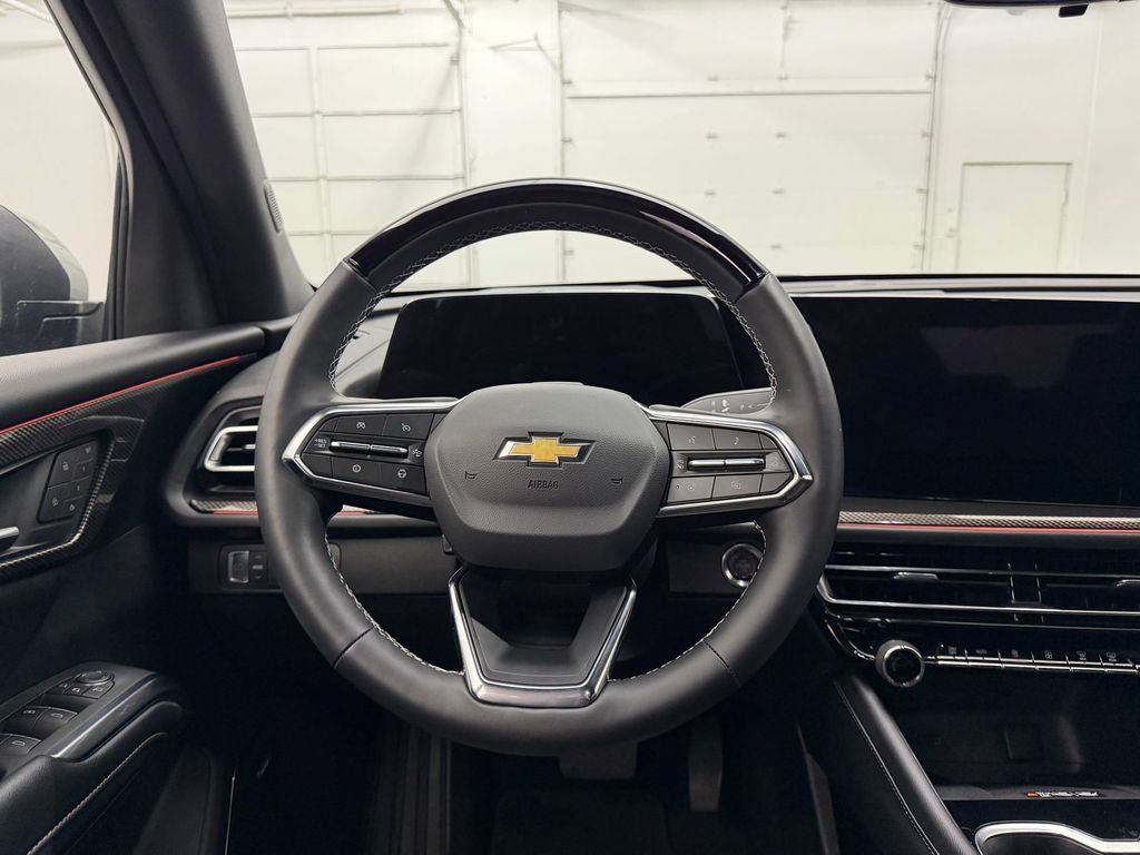 Used 2025 Chevrolet Traverse High Country FWD image 21