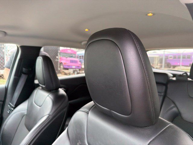 Used 2019 Jeep Cherokee Latitude Plus w/ Comfort/Convenience Group AWD/4WD image 7