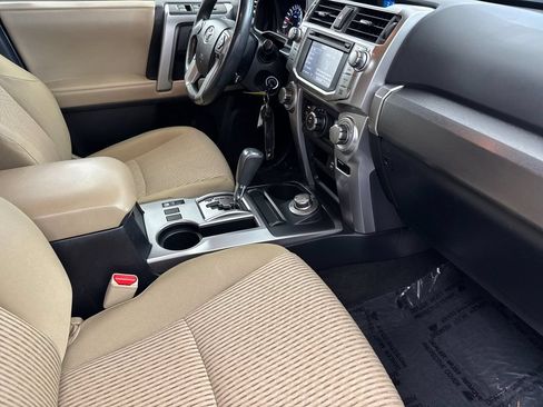 Used 2018 Toyota 4Runner SR5 AWD/4WD image 15