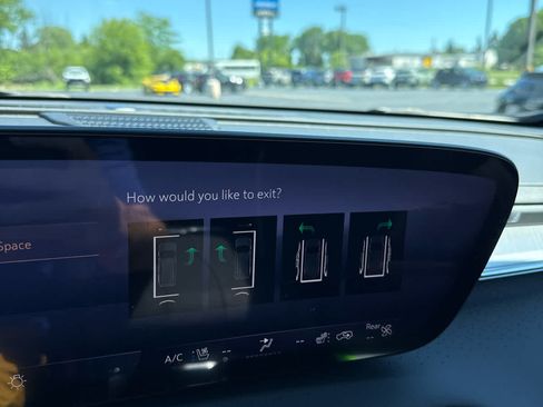Used 2025 Buick Enclave Avenir w/ Super Cruise Package AWD/4WD image 32
