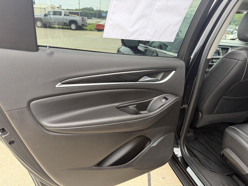 Used 2019 Buick Enclave Avenir w/ Avenir Technology Package AWD/4WD image 14