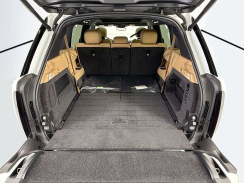 New 2026 Land Rover Range Rover Long Wheelbase SE AWD/4WD image 28