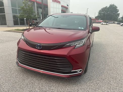 Used 2021 Toyota Sienna XLE FWD image 15