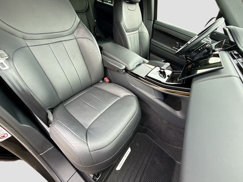 Used 2025 Land Rover Range Rover Sport image 14