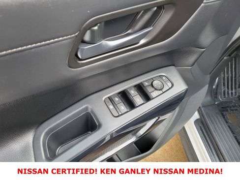 Certified 2025 Nissan Pathfinder SV image 39