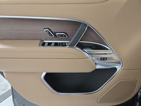 New 2025 Land Rover Range Rover SE image 22