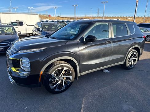 Used 2022 Mitsubishi Outlander SE image 25