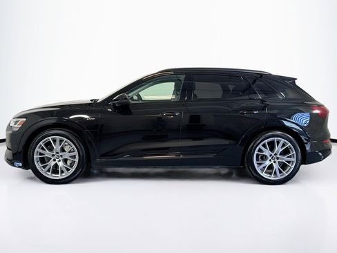 Used 2021 Audi e-tron Prestige w/ Prestige Package image 8