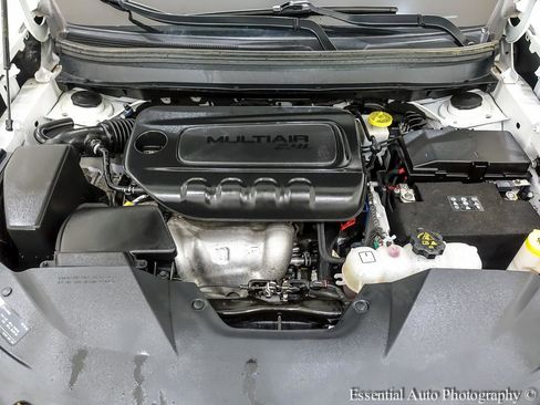 Used 2019 Jeep Cherokee Latitude Plus w/ Comfort/Convenience Group image 35