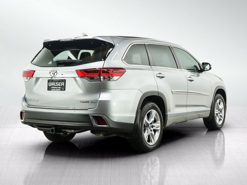 Used 2017 Toyota Highlander Limited w/ Protection Package #3 AWD/4WD image 5