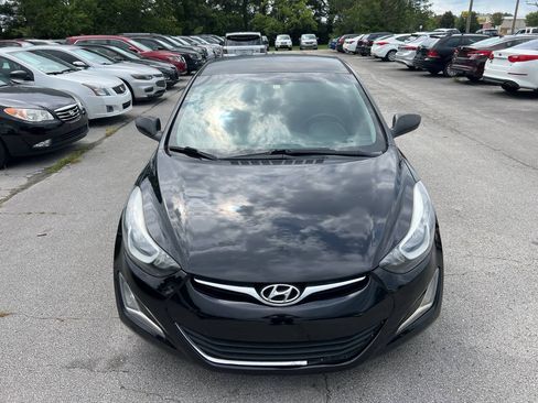 Used 2014 Hyundai Elantra SE w/ Option Group 02 FWD image 2