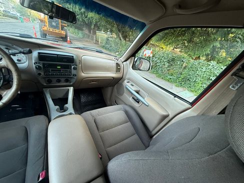 Used 2001 Ford Explorer Sport Trac 4dr image 16