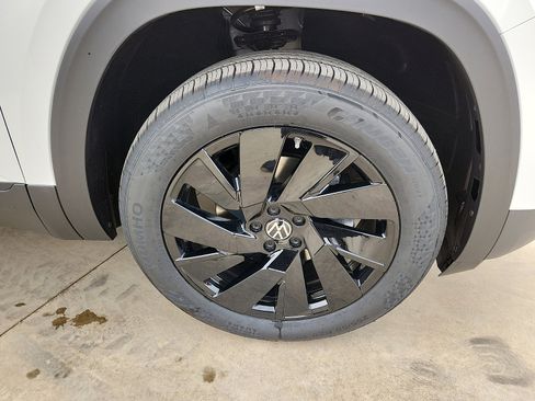 New 2026 Volkswagen Atlas SE image 9