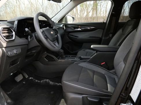 Used 2025 Chevrolet TrailBlazer LT AWD/4WD image 13