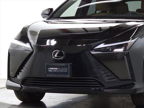 Used 2023 Lexus RZ 450e Premium w/ Technology Package image 4