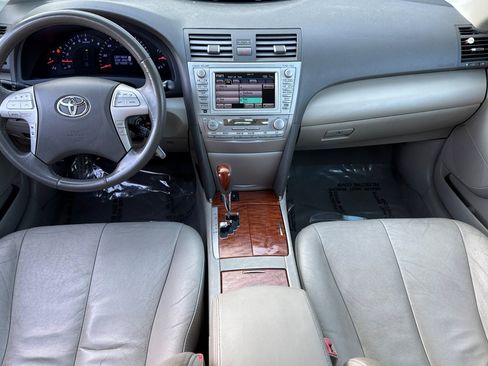 Used 2010 Toyota Camry XLE image 16