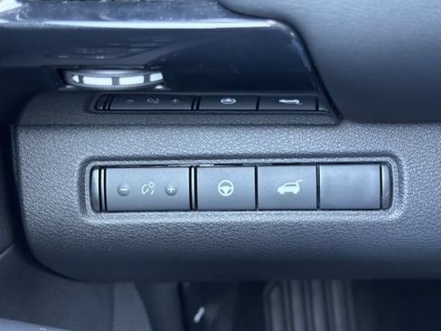 Certified 2025 Nissan Pathfinder SV AWD/4WD image 24