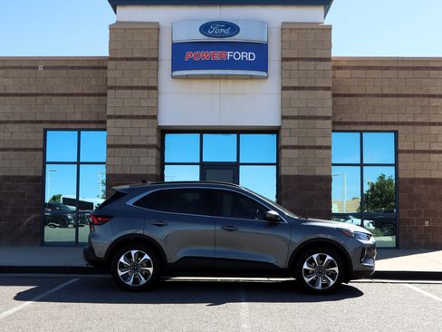 Certified 2023 Ford Escape Platinum w/ Premium Technology Package AWD/4WD image 5