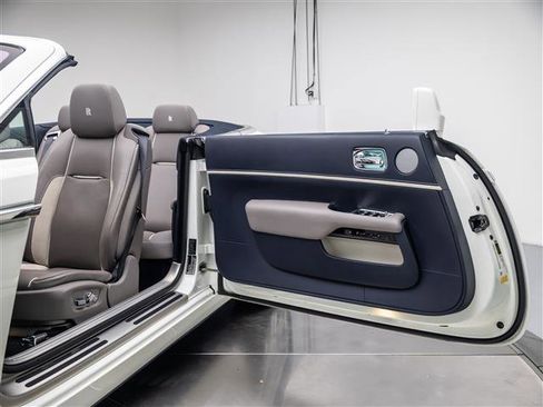Used 2020 Rolls-Royce Dawn RWD image 38