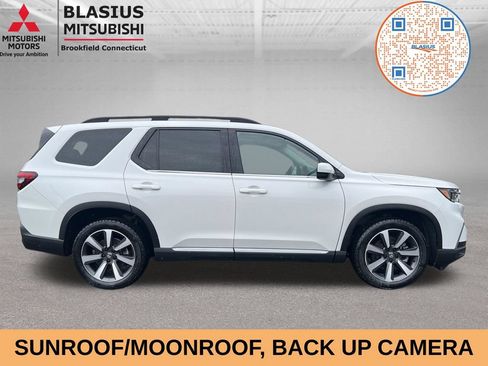 Used 2023 Honda Pilot Touring image 4