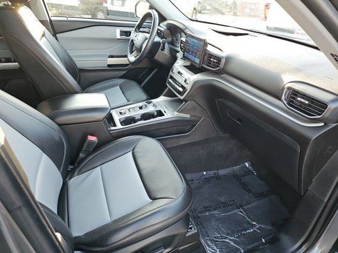 Used 2022 Ford Explorer XLT w/ Equipment Group 202A image 11