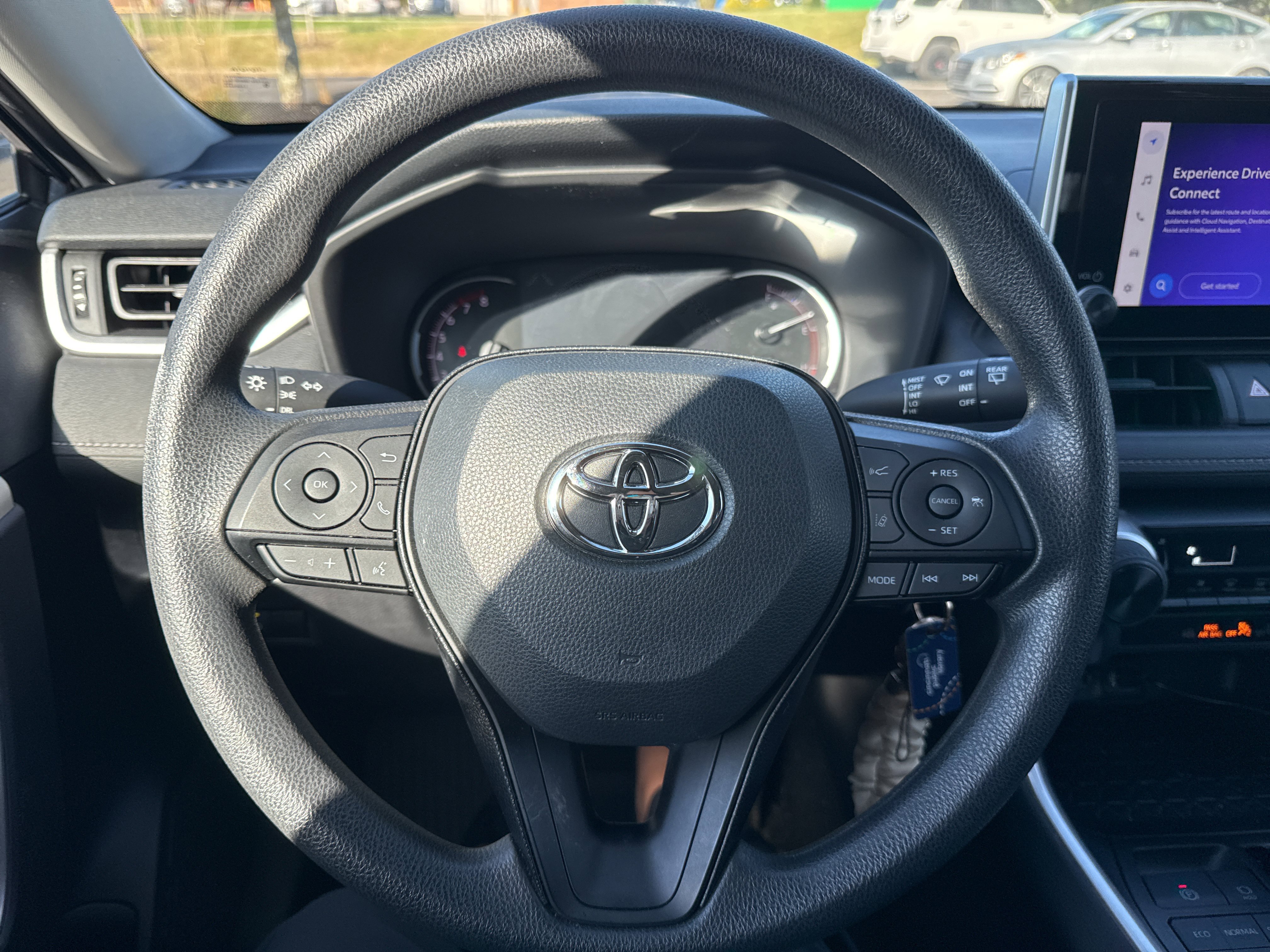 Used 2023 Toyota RAV4 LE AWD/4WD image 3