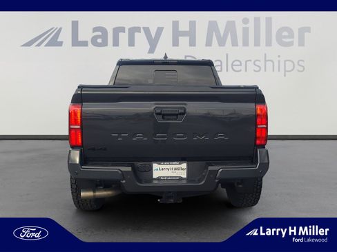 Used 2024 Toyota Tacoma TRD Sport image 4