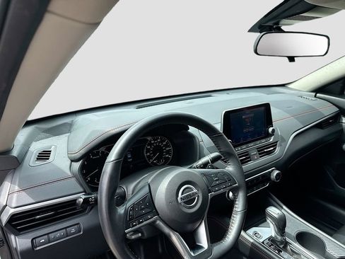 Used 2022 Nissan Altima 2.5 SR FWD image 11