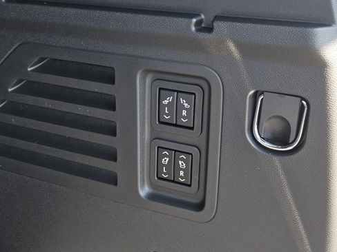New 2026 Chevrolet Traverse High Country FWD image 8