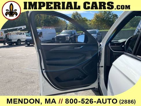 New 2025 Jeep Grand Cherokee Altitude image 16